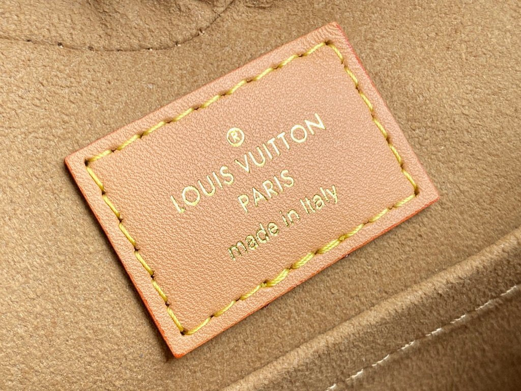 LV M57456 Louis Vuitton Game On Cur Crossbody Bag Monogram