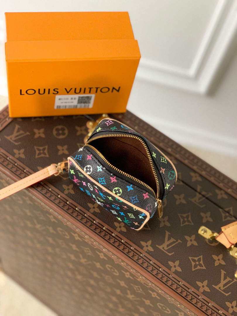 LV M81339 Louis Vuitton Wapity Case Bag Black