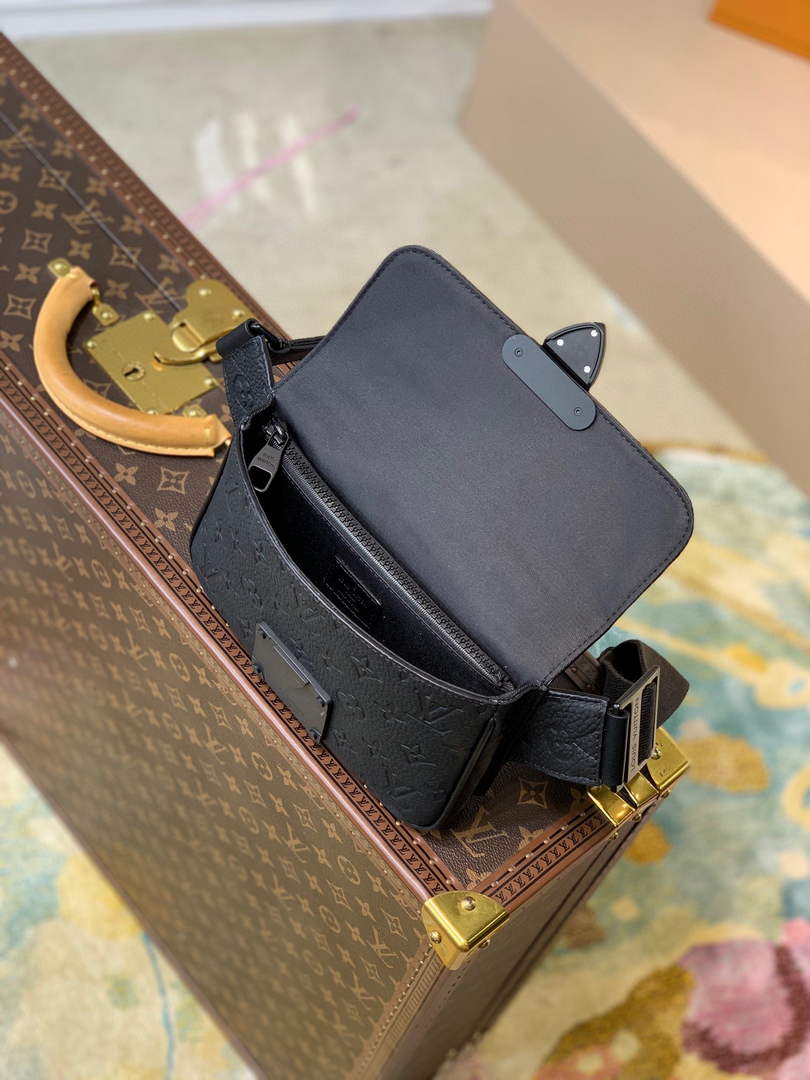 LV Louis Vuitton M58487 S Lock Sling Black