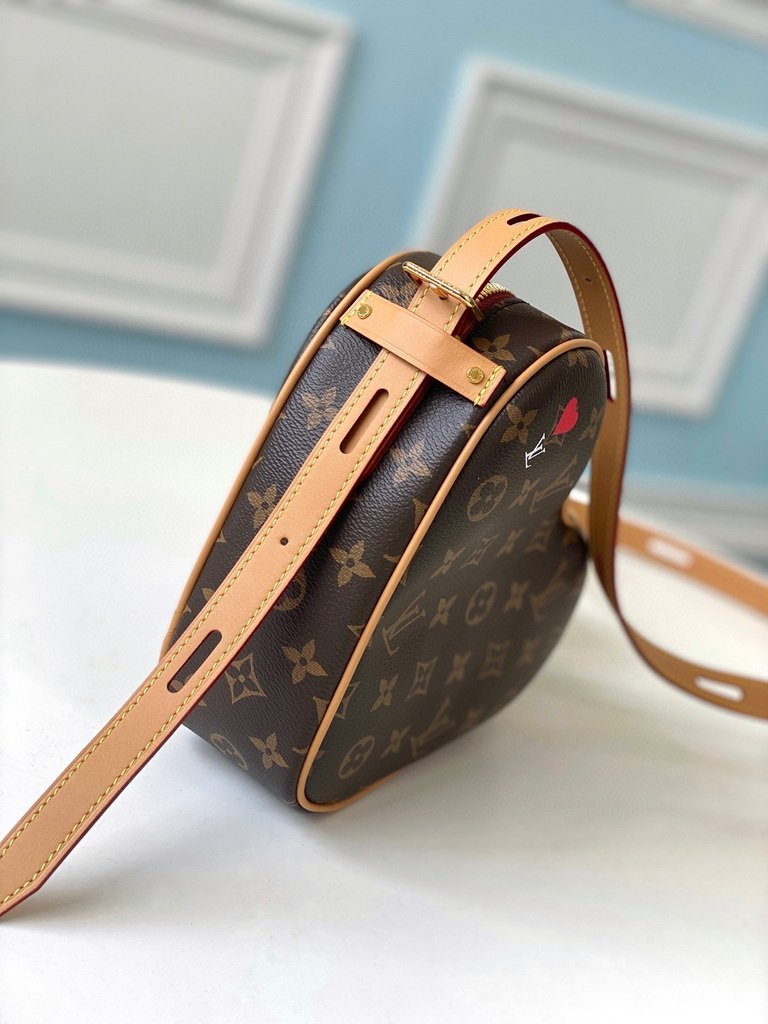 LV M57456 Louis Vuitton Game On Cur Crossbody Bag Monogram