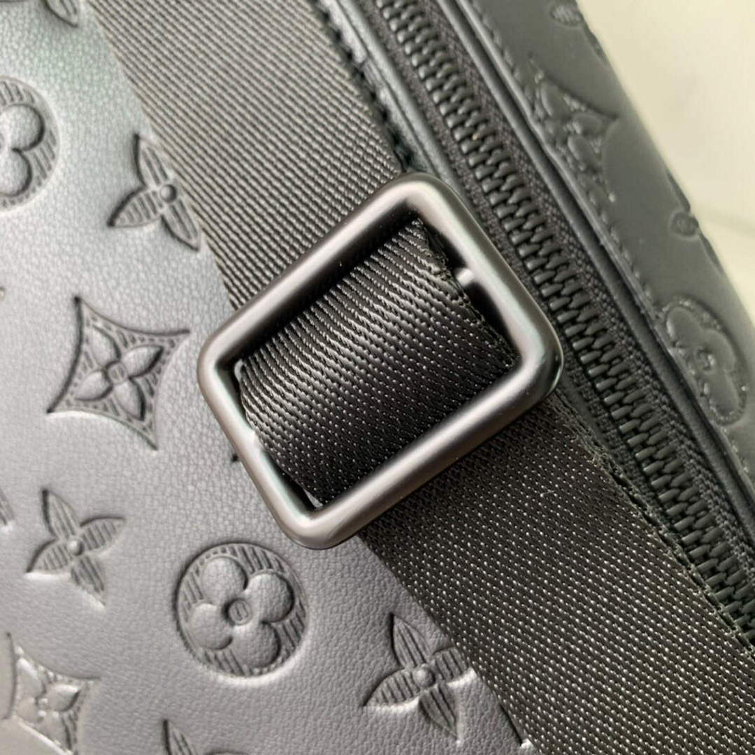 LV M44388 Louis Vuitton Discovery Bumbag Crossbody Black