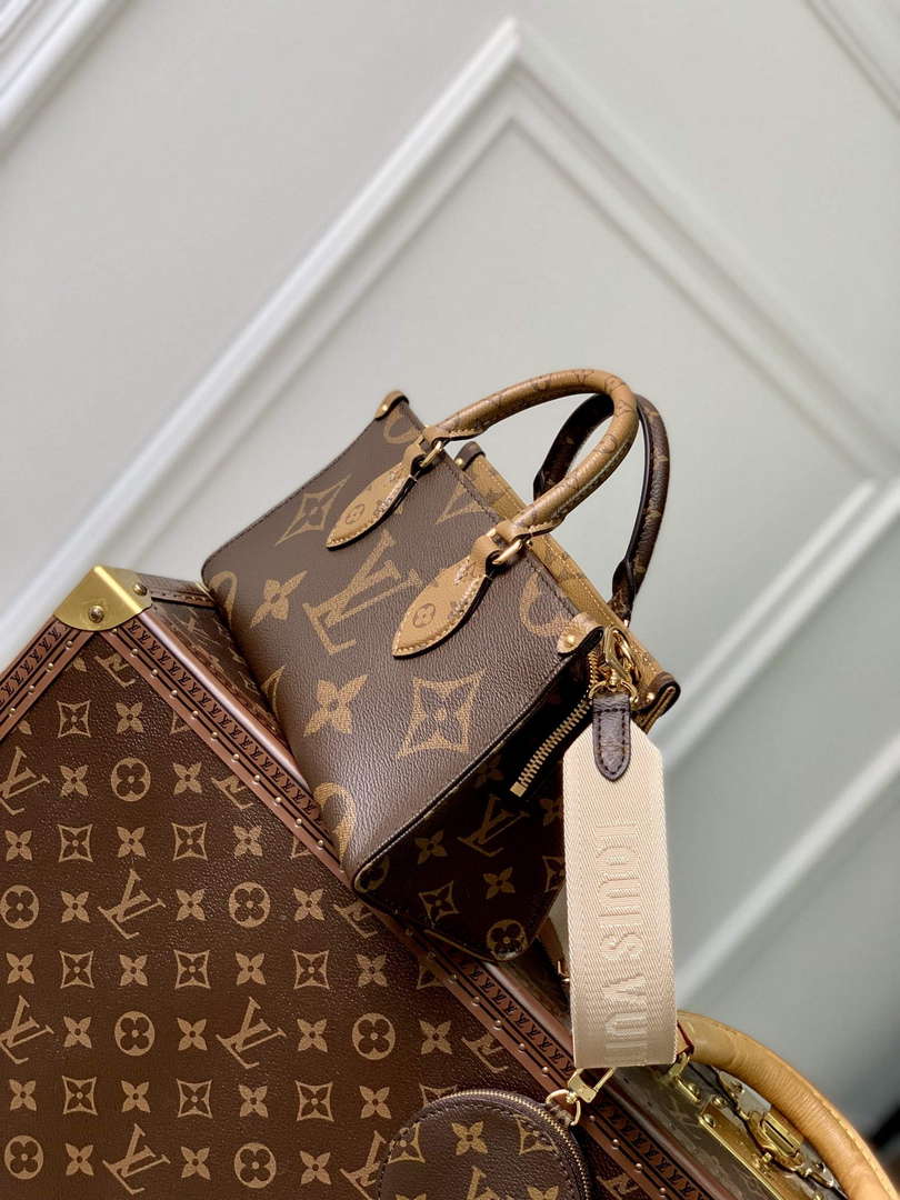 LV M46653 Louis Vuitton OnTheGo East West Bag