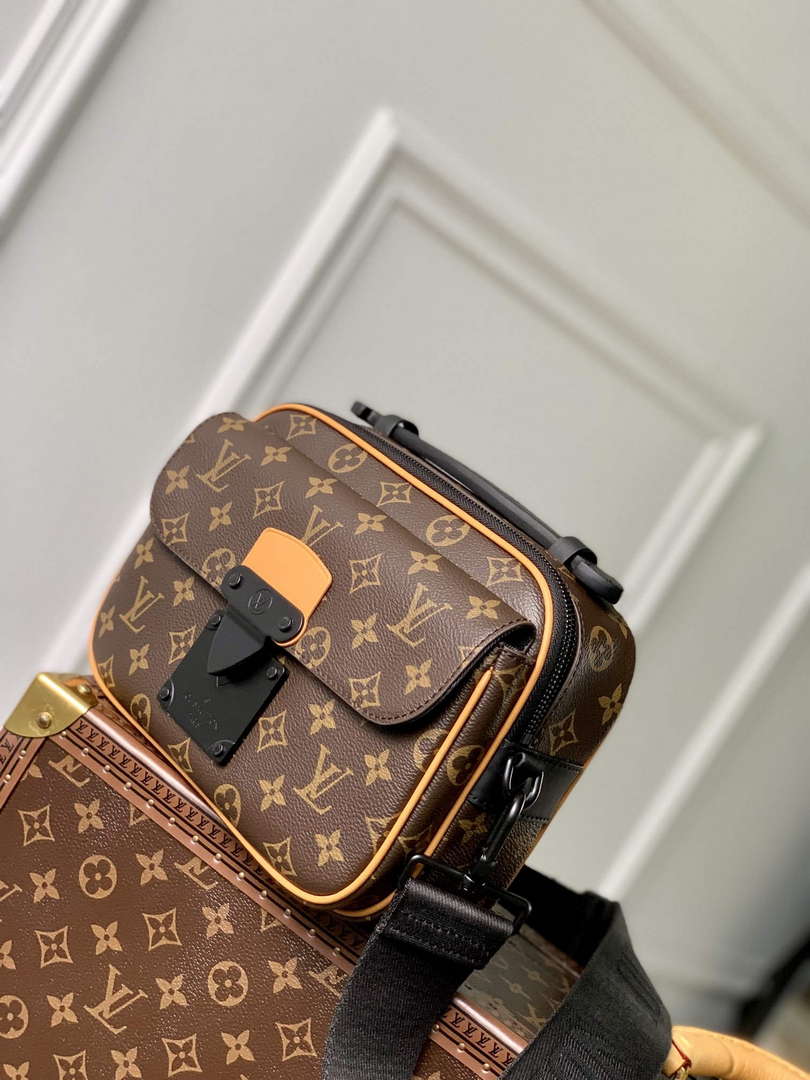 LV M46688 Louis Vuitton S-Lock Messenger Radiant Sun