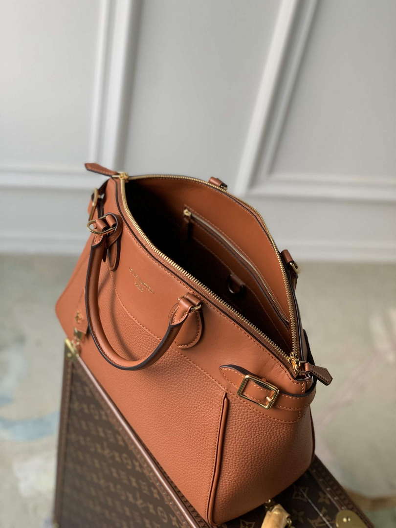 LV M22925 Louis Vuitton Lock It MM Bag Gold