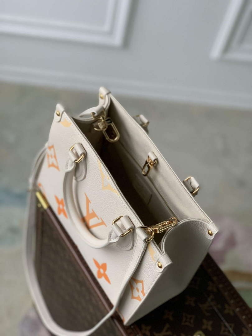 LV M46513 Louis Vuitton OnTheGo PM Bag