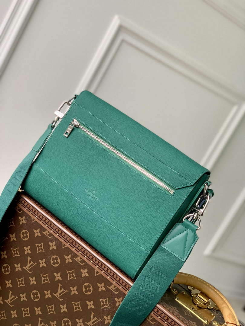 LV M22505 Louis Vuitton Takeoff Messenger Bag Green