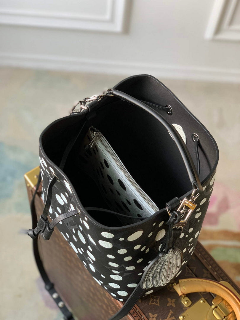 LV M21753 Louis Vuitton LV x YK N��ono�� MM Bag Black White