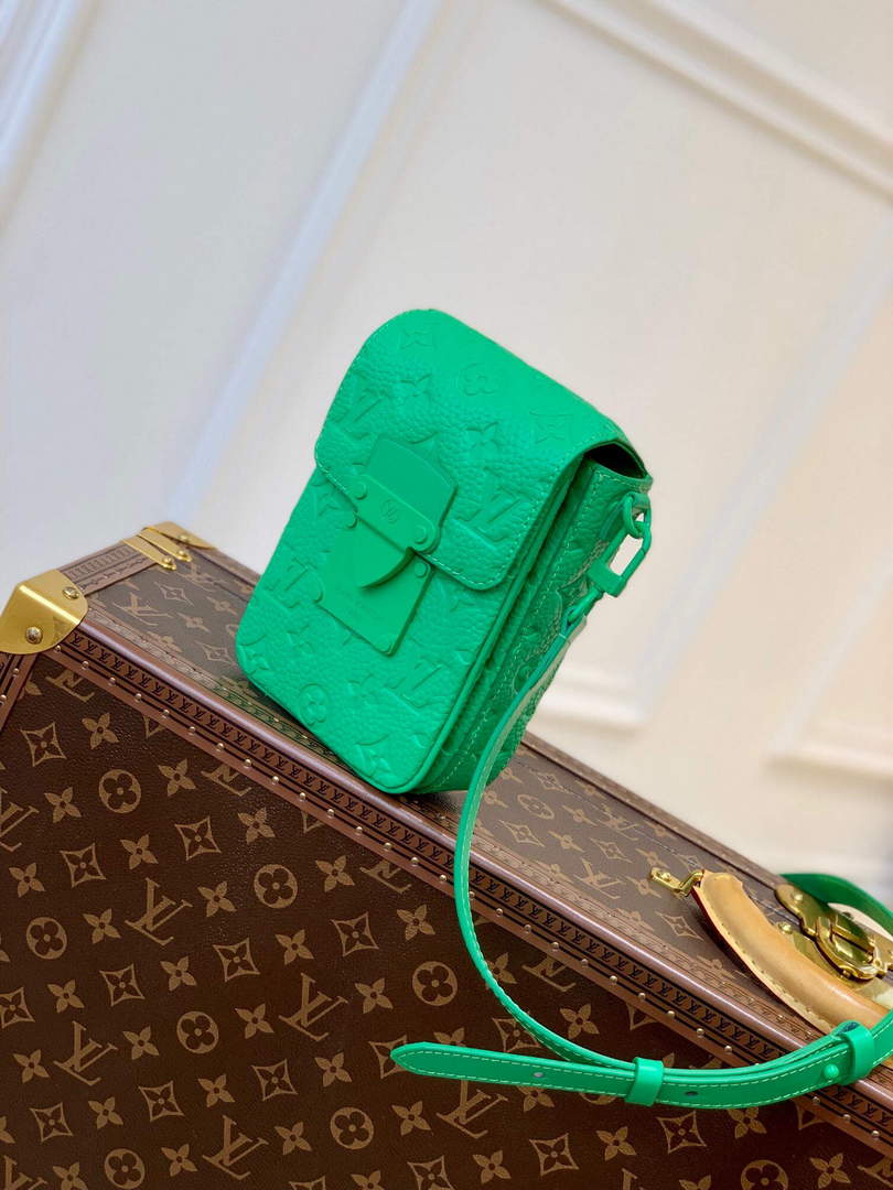 LV M81525 Louis Vuitton S-LOCK Vertical Wearable Wallet Minty Green