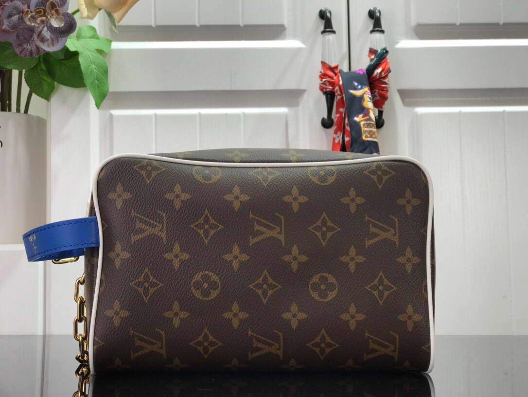 LV M45588 Louis Vuitton X NBA Cloakroom Dopp Kit Monogram Canvas