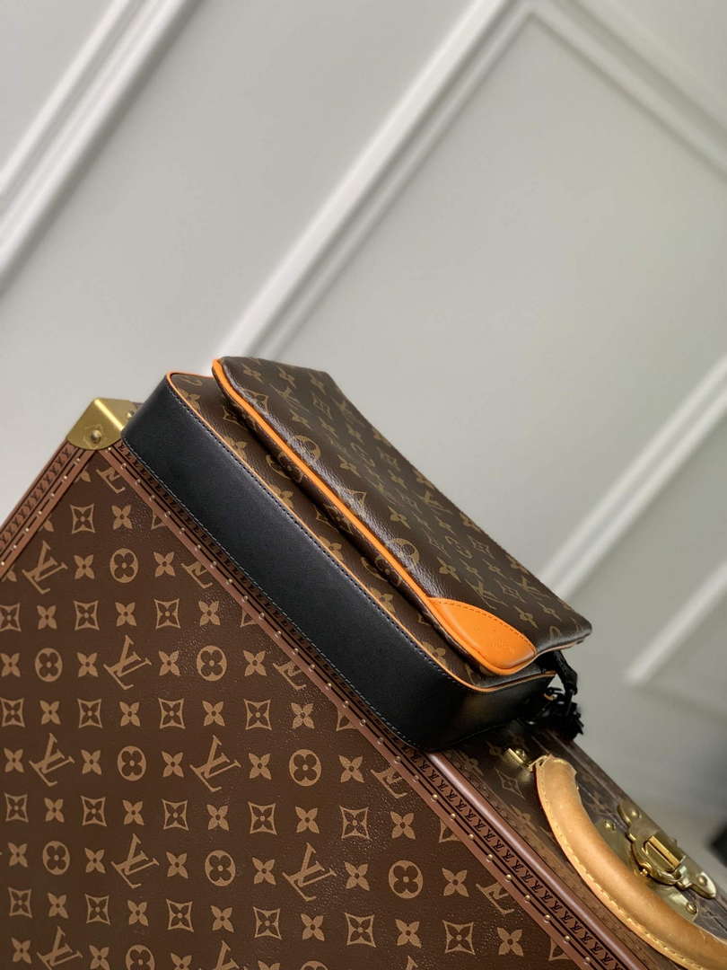 LV M46694 Louis Vuitton Trio Messenger Radiant Sun