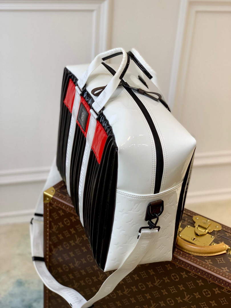 LV M58755 Louis Vuitton Neo Porte Documents Voyage Black white