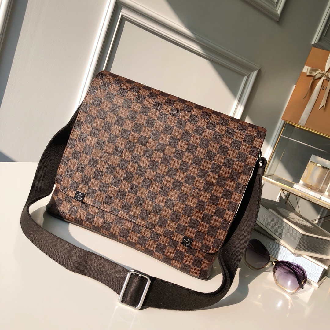 Louis Vuitton N41032 District MM Damier Eb��ne Bag