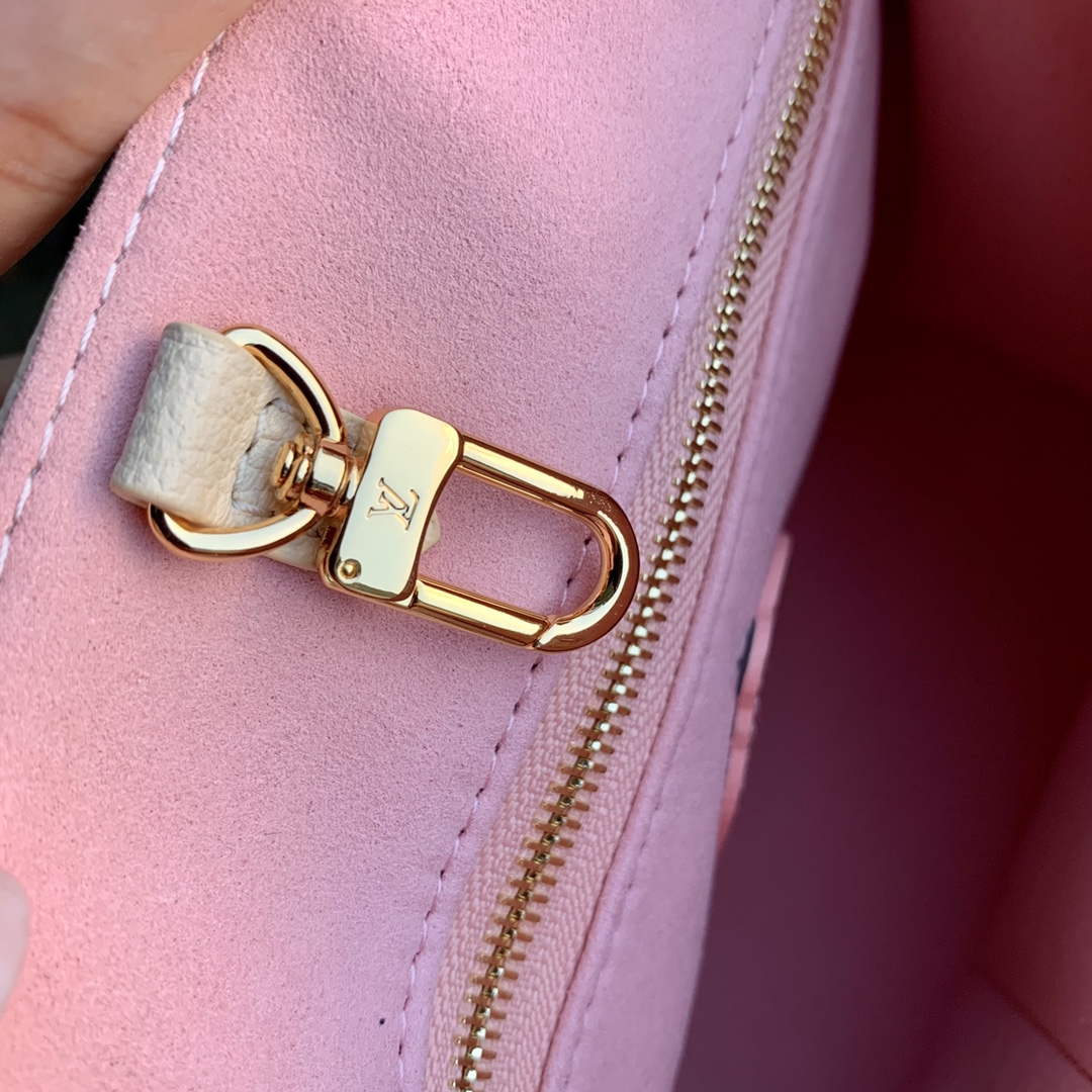 LV M21732 Louis Vuitton LV x YK OnTheGo PM Quartz