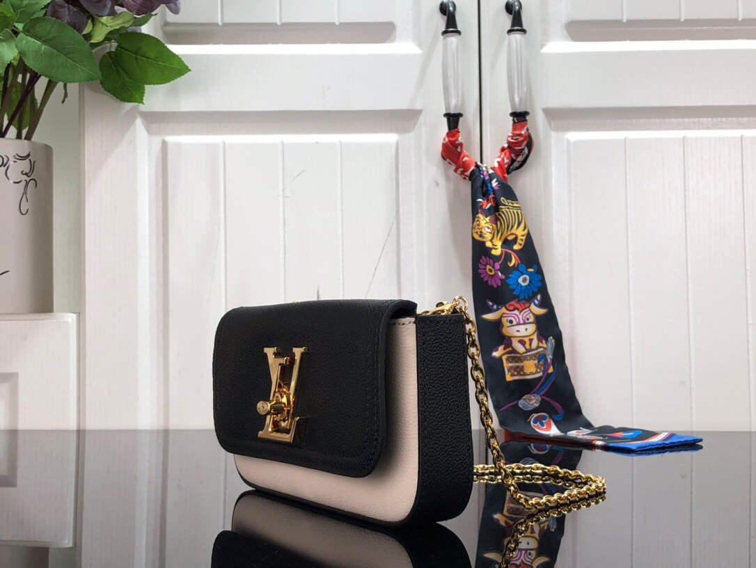LV M80898 Louis Vuitton Lockme Pouch Black