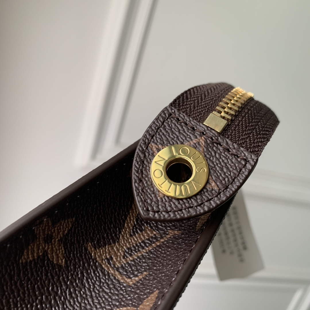 LV M82589 Louis Vuitton Pochette Voyage Brown