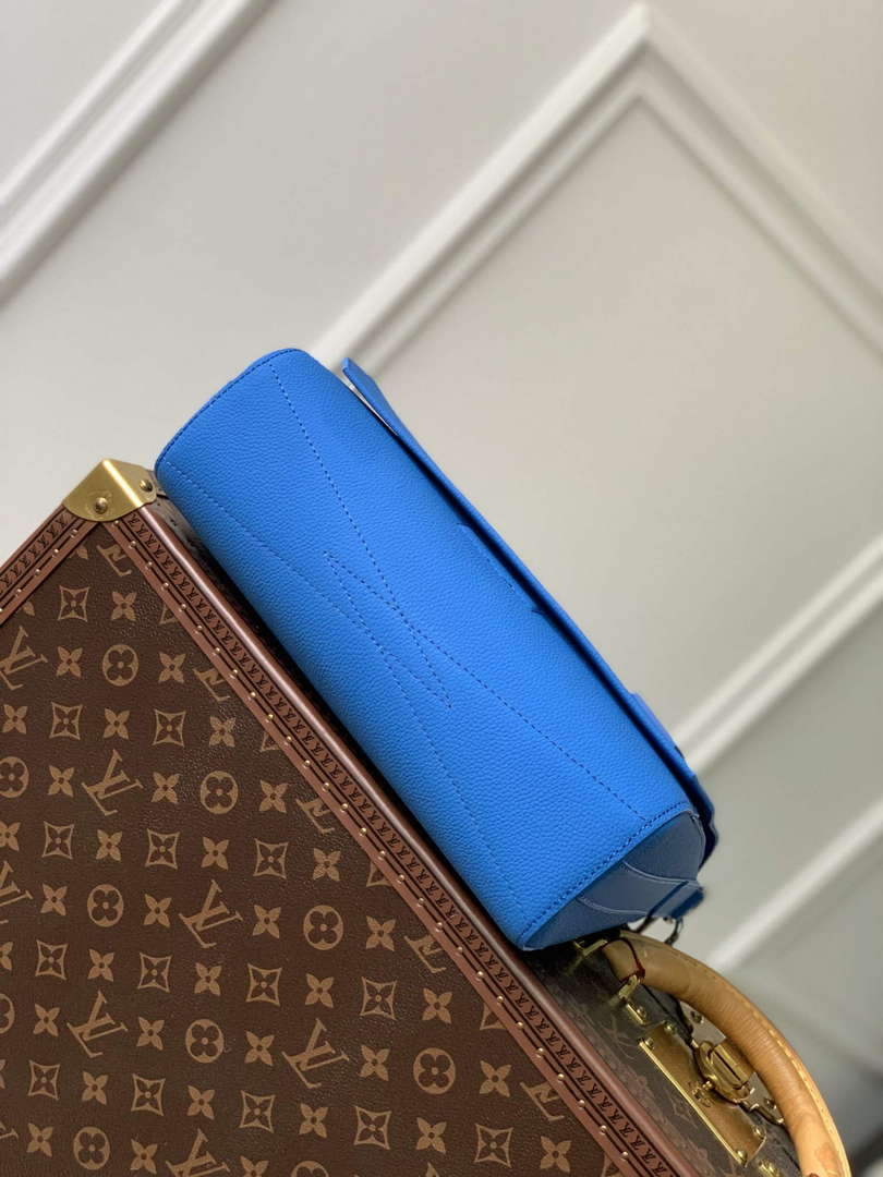 LV M22505 Louis Vuitton Takeoff Messenger Bag Blue