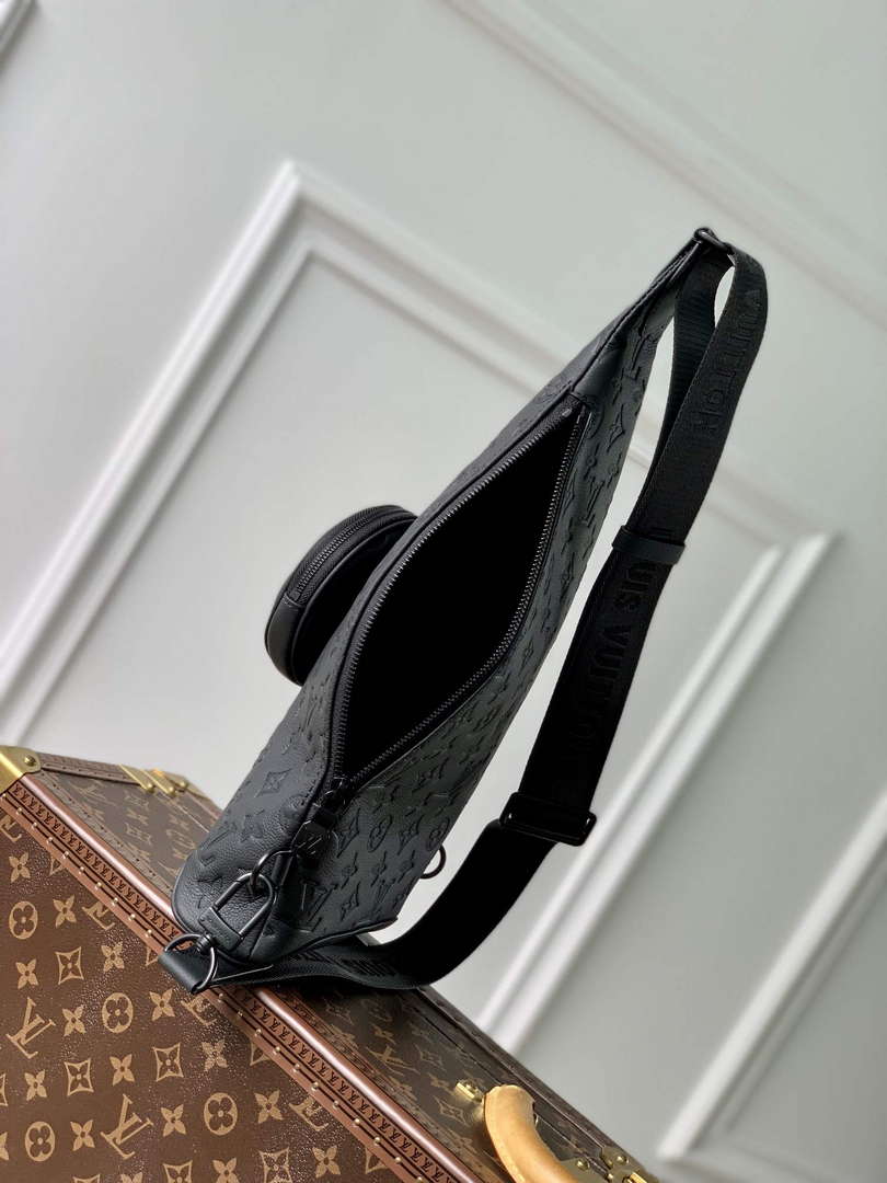 LV M21890 Louis Vuitton Duo Slingbag Black