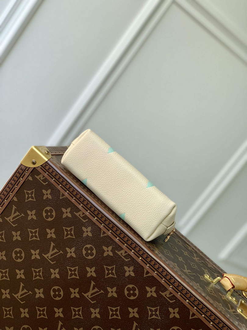 LV M45951 Louis Vuitton Pochette Cosmetique PM Matcha green