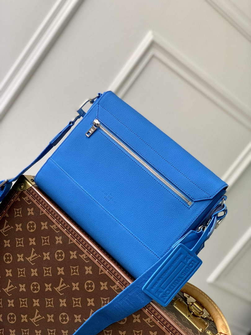 LV M22505 Louis Vuitton Takeoff Messenger Bag Blue