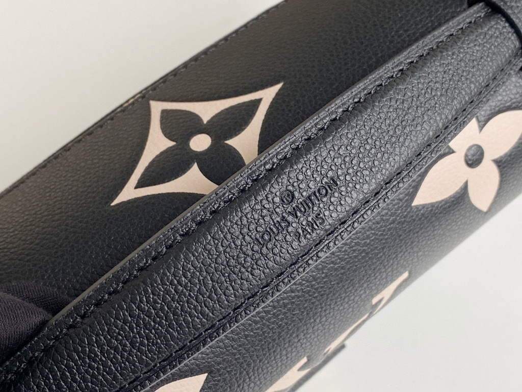 LV M45773 Louis Vuitton M45596 Pochette Metis Bag Black