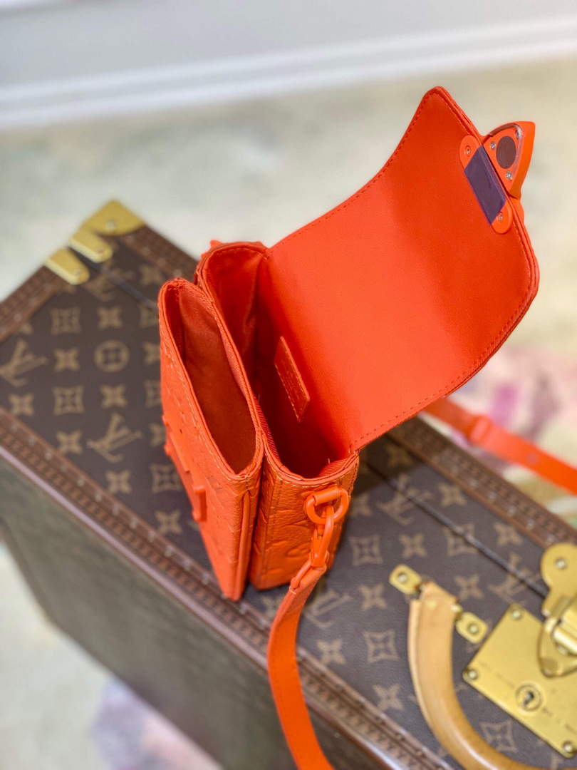 LV M81525 Louis Vuitton S-LOCK Vertical Wearable Wallet Orange
