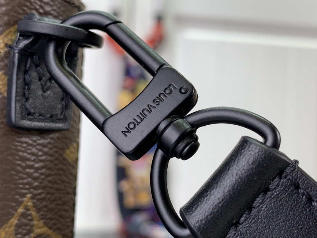 LV M81522 Louis Vuitton S-Lock Vertical Wearable Wallet Monogram