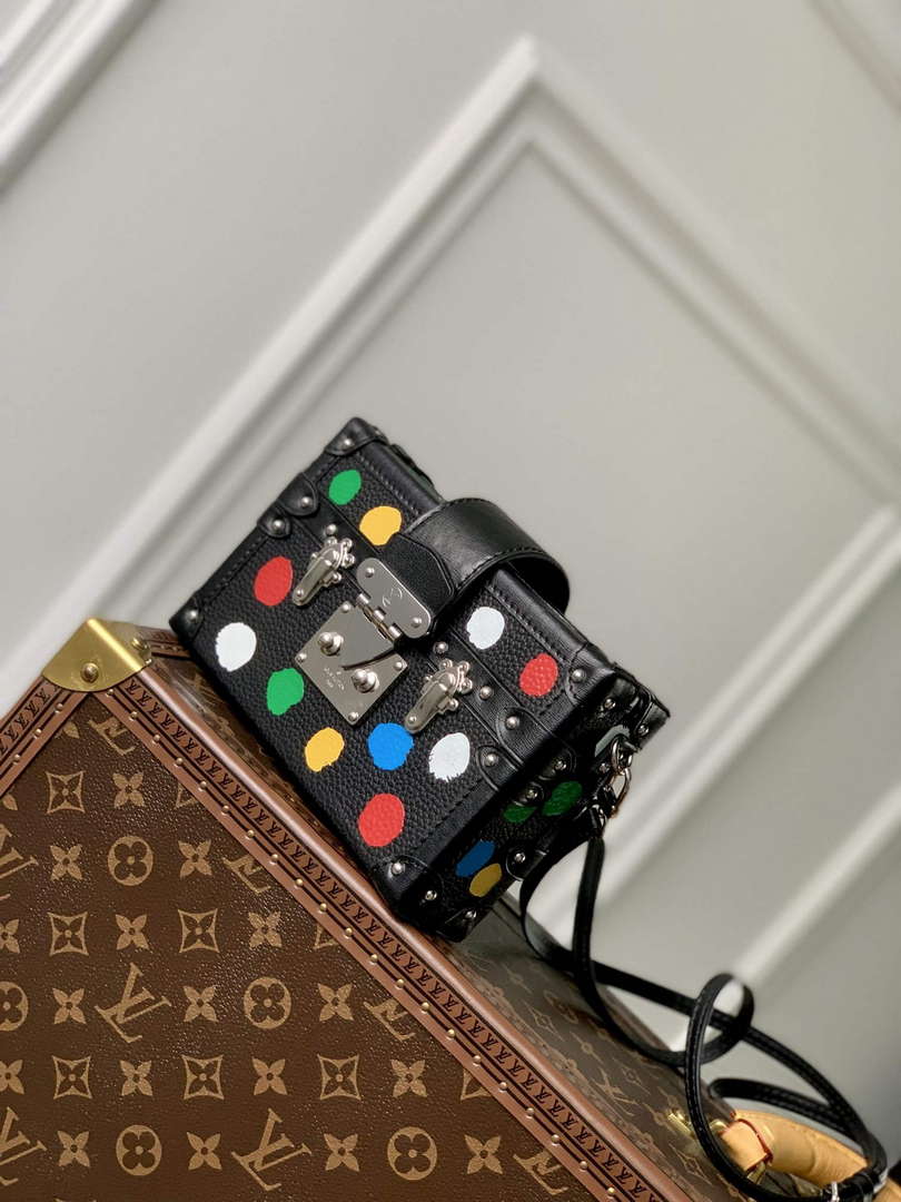 LV M21621 Louis Vuitton LV x YK Petite Malle Bag