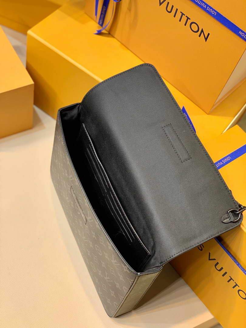 LV M80107 Louis Vuitton Pochette Steamer Monogram Eclipse