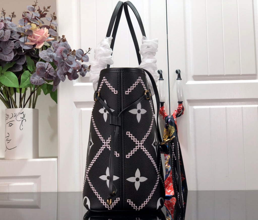 Louis Vuitton M46040 LV M46039 Neverfull MM black
