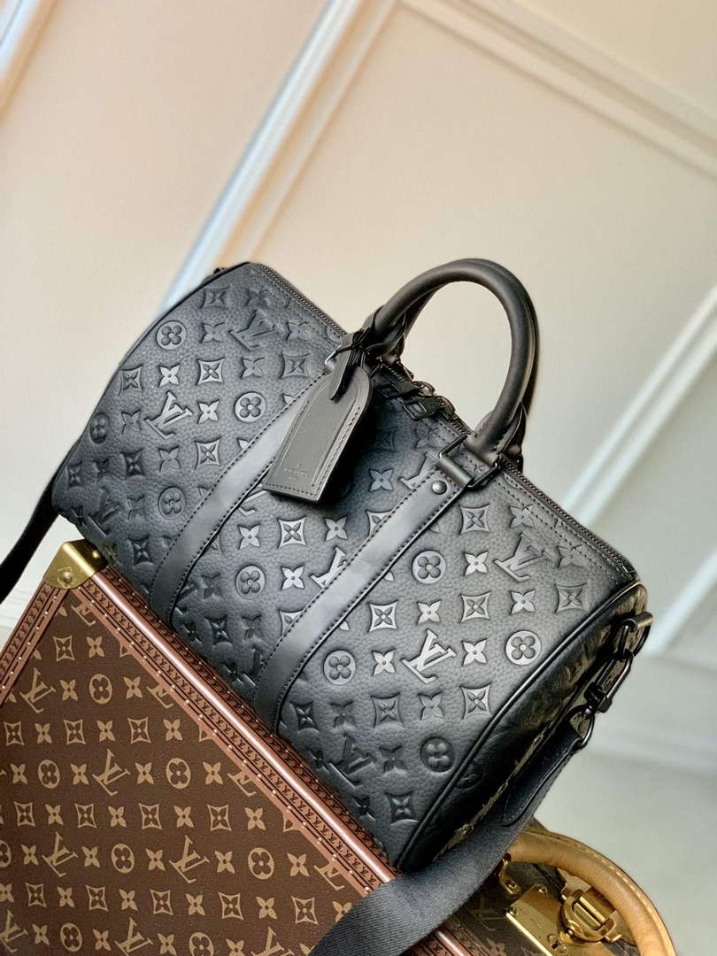 LV M22765 Louis Vuitton Keepall Bandouli��re 35 Bag Black