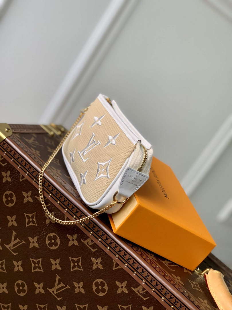 LV M82472 Louis Vuitton Mini Pochette Accessoires White