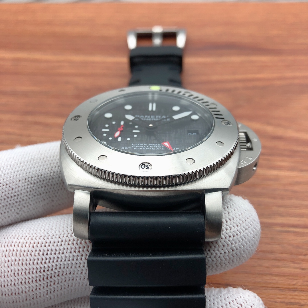 Panerai PAM00The size is 47mm in diameter.