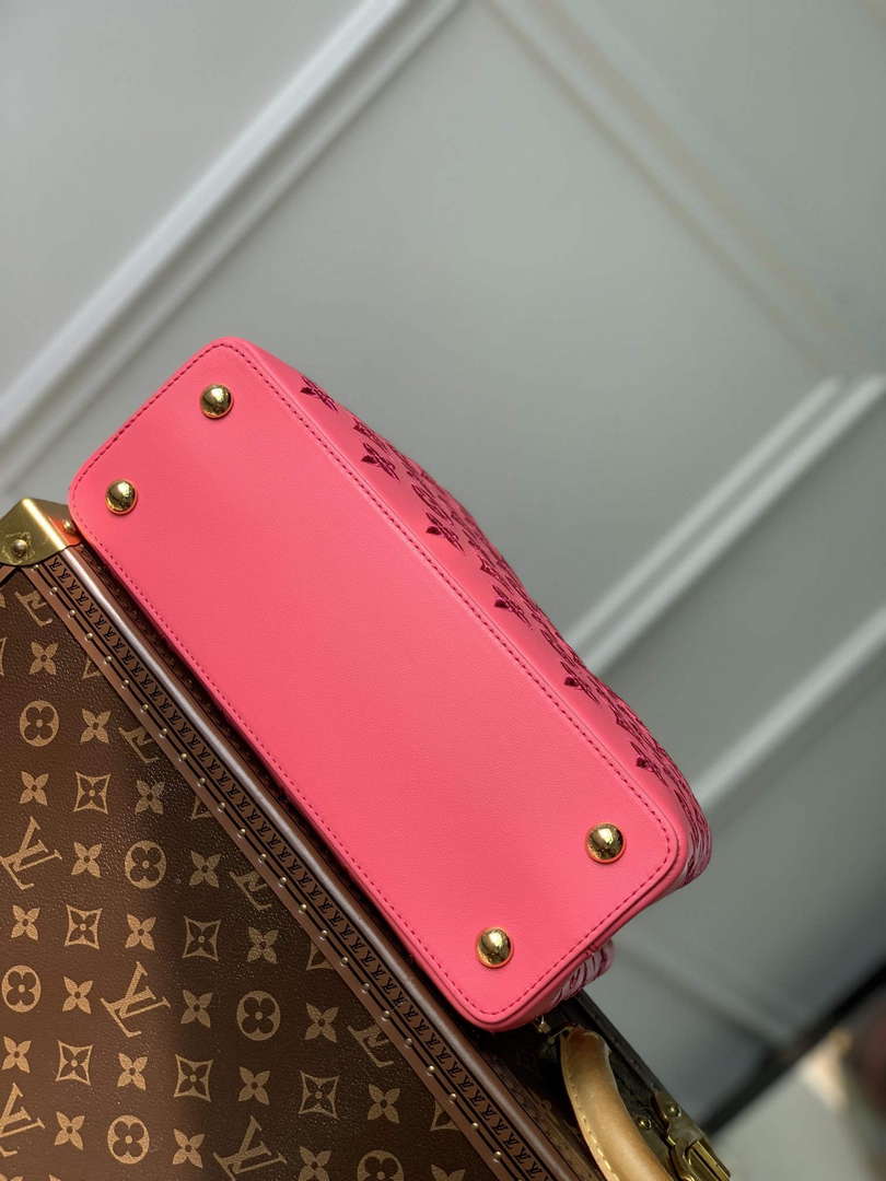 LV M22922 Louis Vuitton Capucines MM Handbag Pink