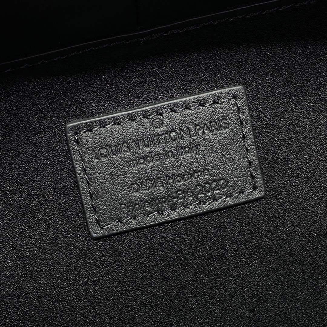 LV M21935 Louis Vuitton Future Trunk Bag Black