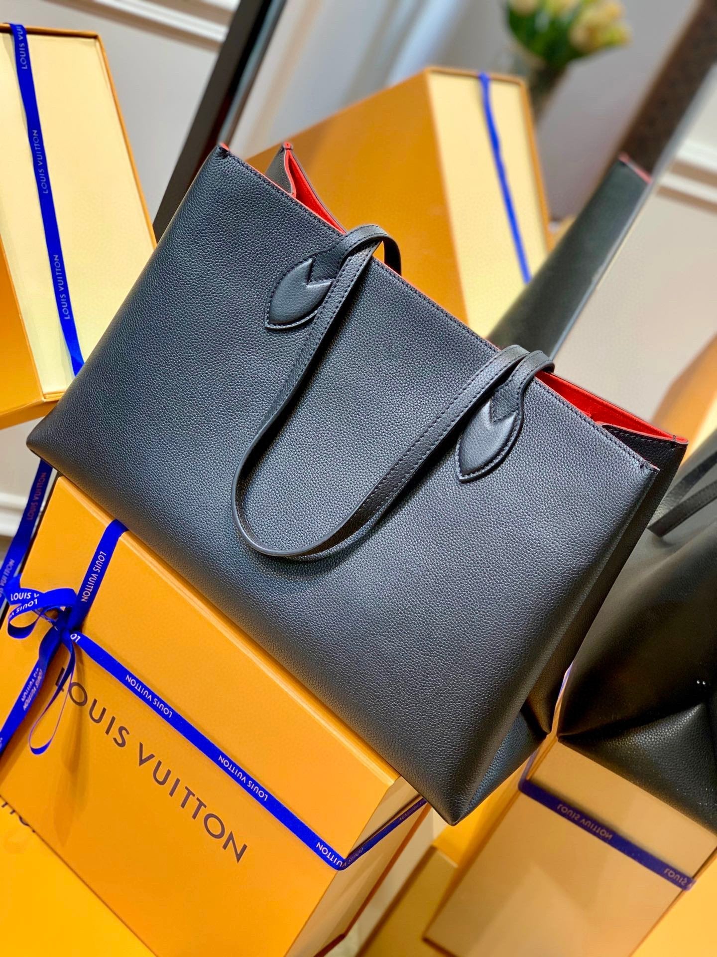 LV M57345 Louis Vuitton M57346 Lockme Shopper M57347 Bag Grained Calf Leather Black
