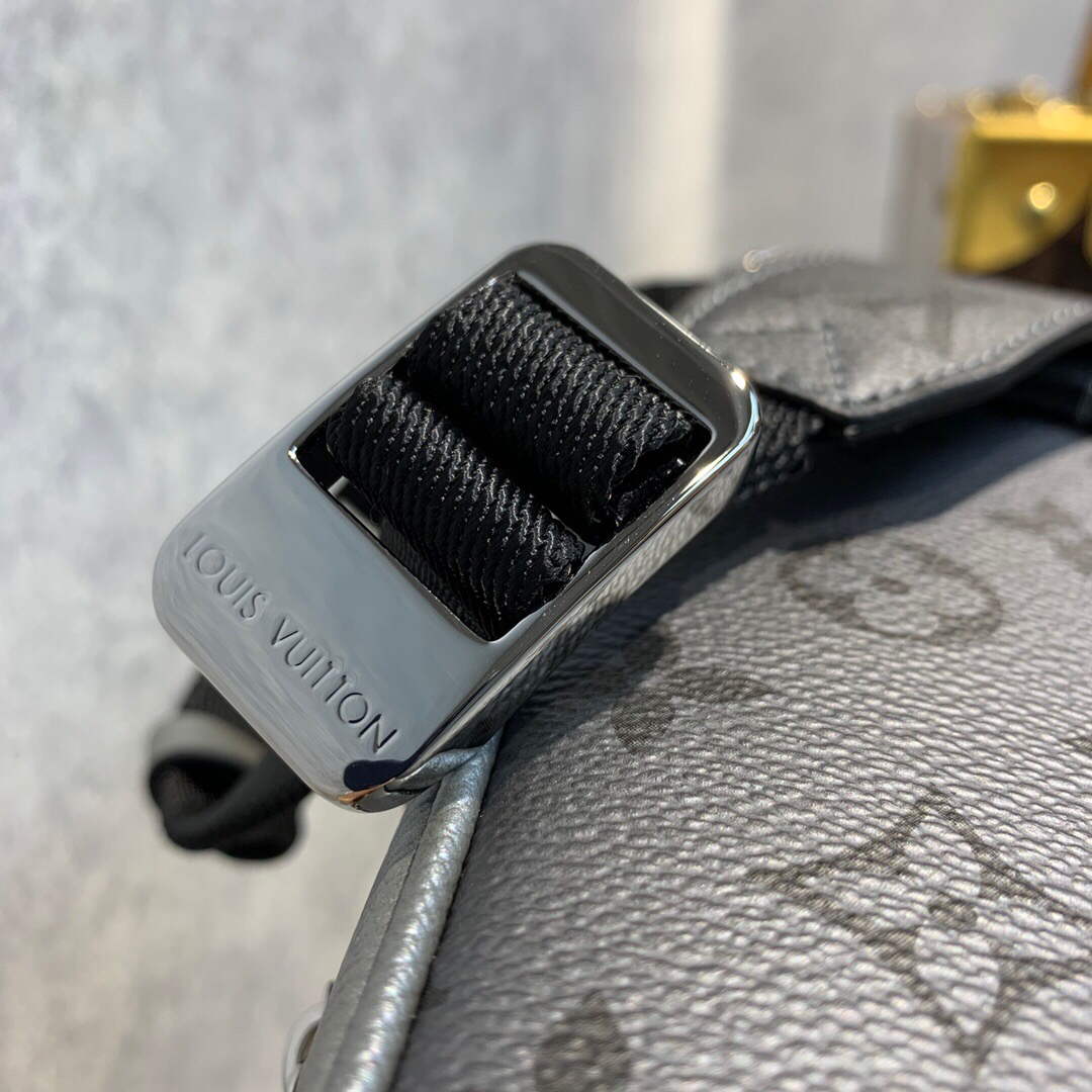 LV M30833 Louis Vuitton Outdoor Slingbag Gunmetal gray