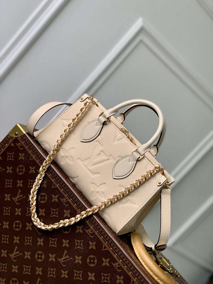 LV M23698 Louis Vuitton OnTheGo East West Tote Bag Cream