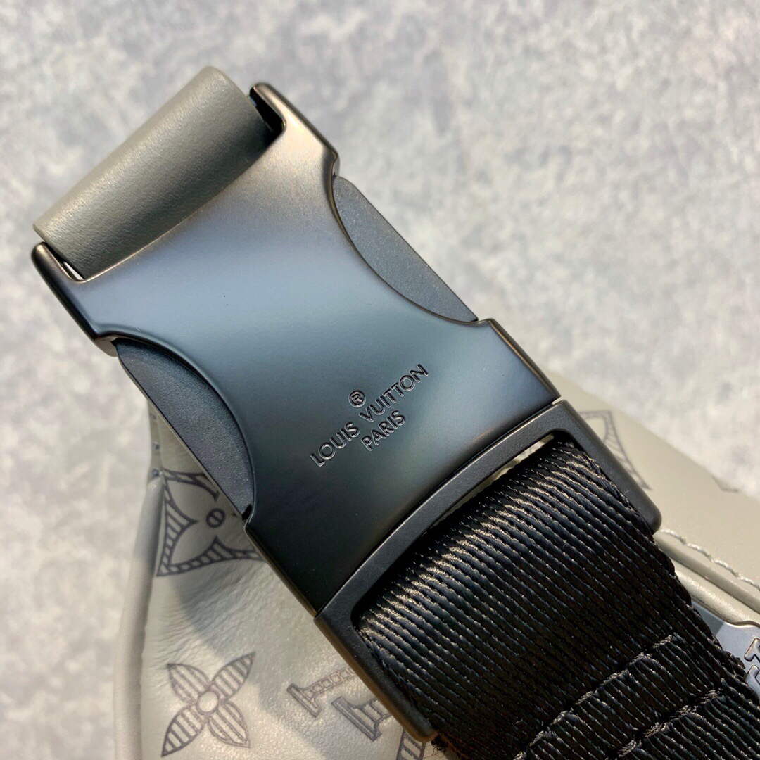 LV M46108 Louis Vuitton Discovery Bumbag Anthracite gray