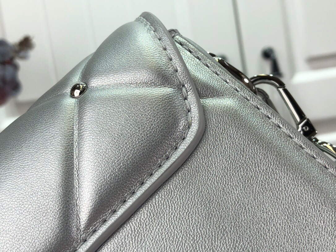 LV M59031 Louis Vuitton Twist PM High End Leathers