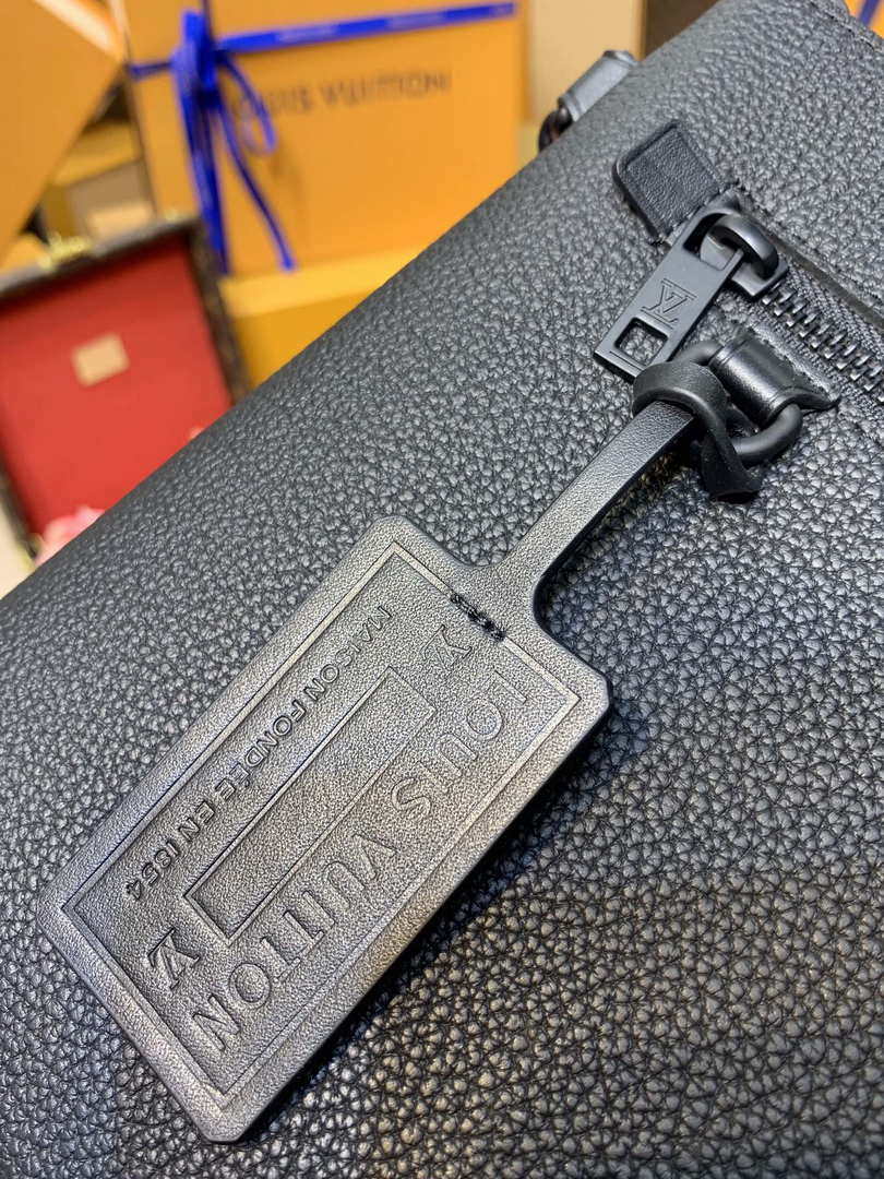 Louis Vuitton M69837 LV Aerogram Pochette iPad Black