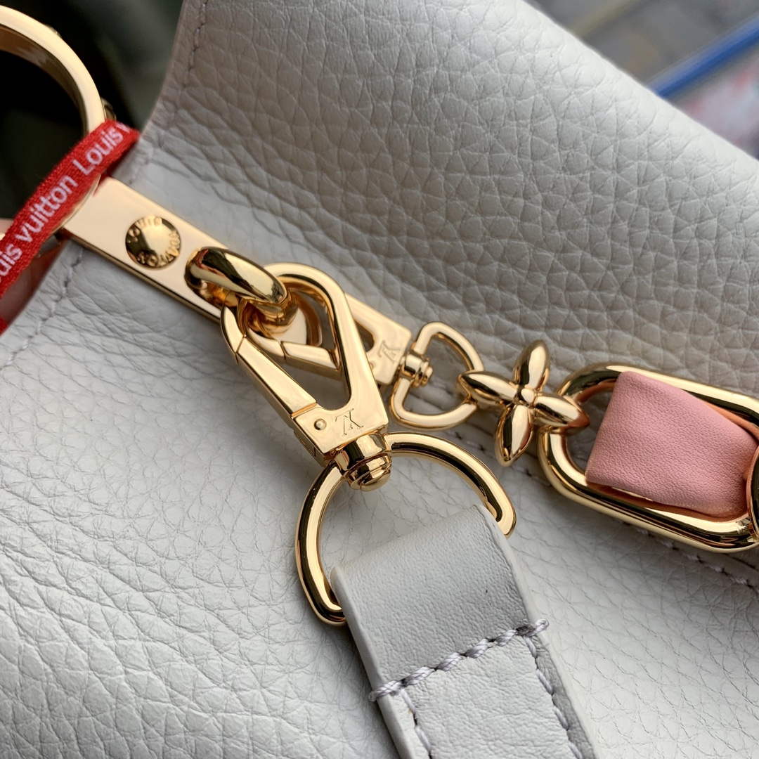 LV M23280 Louis Vuitton Capucines Mini Handbag Ice Grey