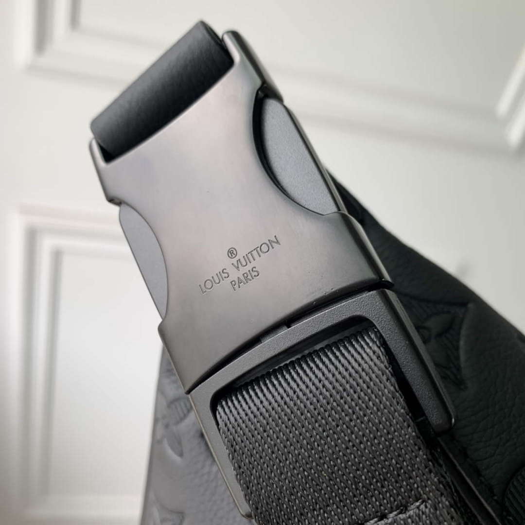 LV M46036 Louis Vuitton Discovery PM Bumbag Black