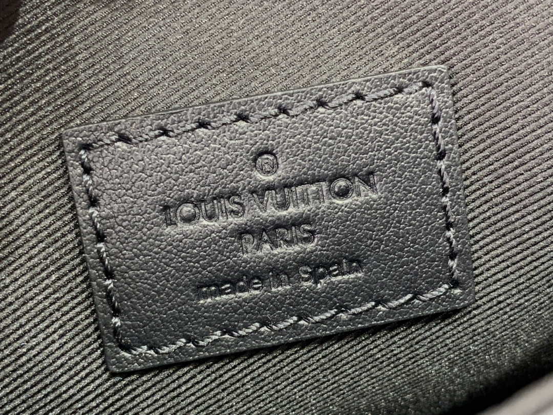 LV M81522 Louis Vuitton S-Lock Vertical Wearable Wallet Monogram