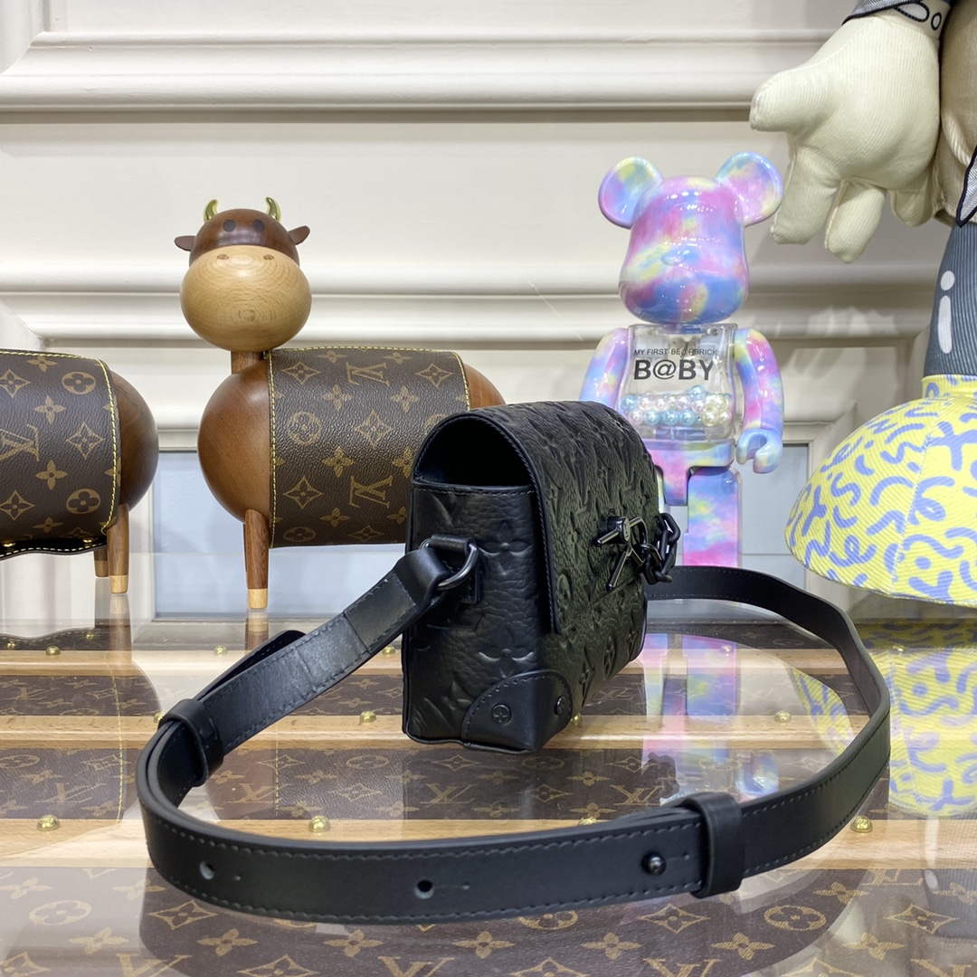 LV M81746 Louis Vuitton Steamer Wearable Wallet Black leather