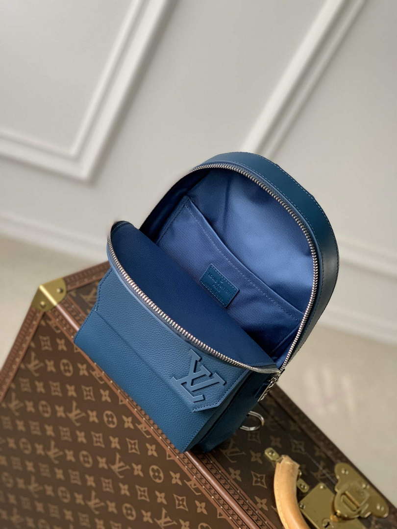 LV M23765 Louis Vuitton Pilot Slingbag Blue