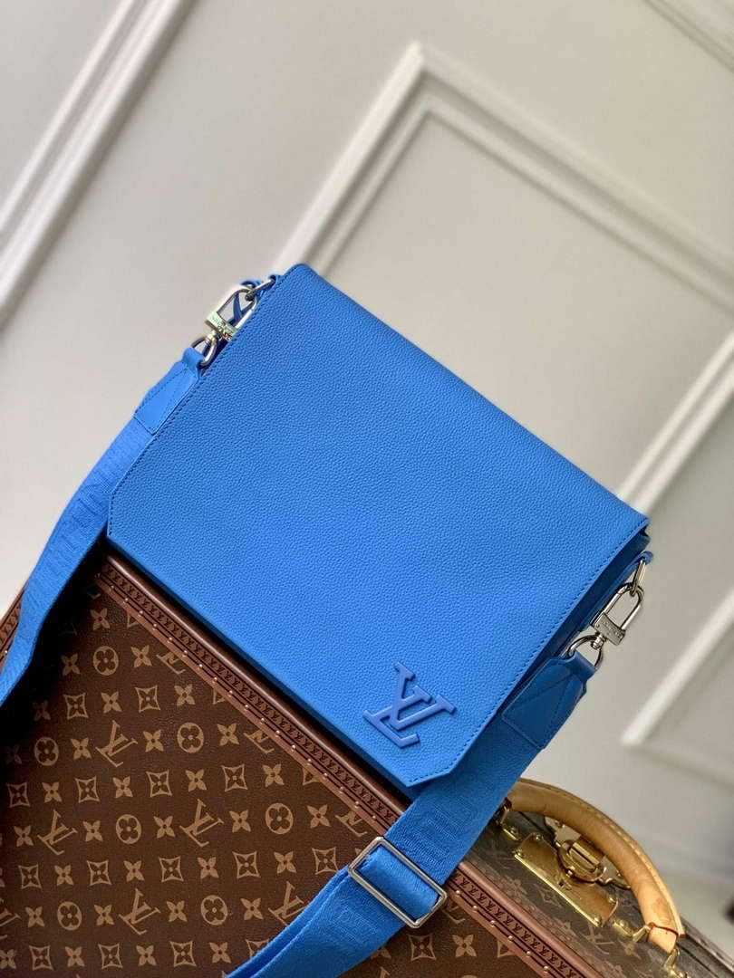 LV M22505 Louis Vuitton Takeoff Messenger Bag Blue