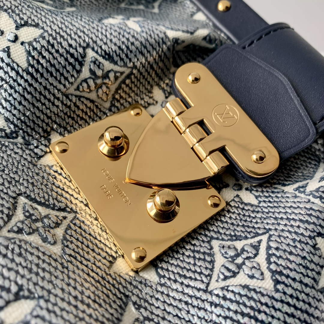 LV M46544 Louis Vuitton Monogram Clutch Bag Blue