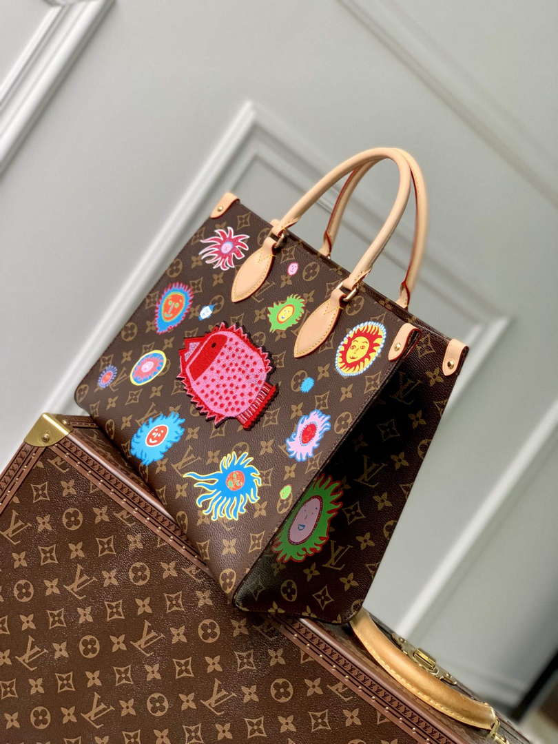 LV M46429 Louis Vuitton LV x YK OnTheGo MM Bag