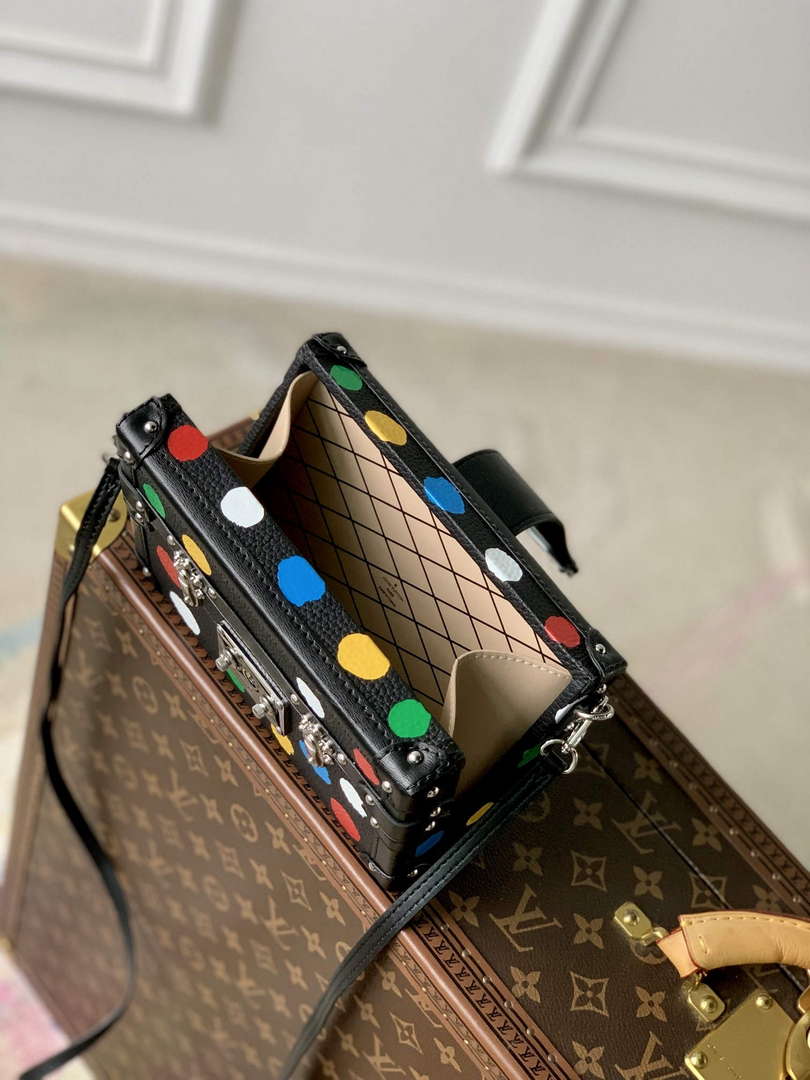 LV M21621 Louis Vuitton LV x YK Petite Malle Bag