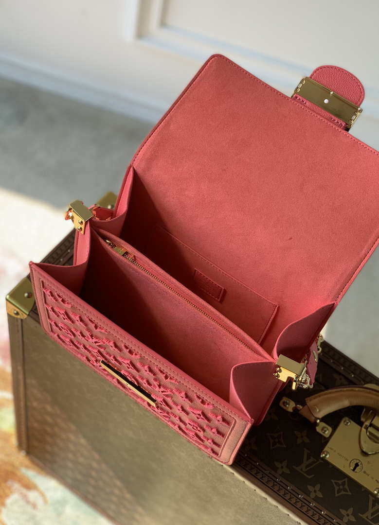 LV M20749 Louis Vuitton Dauphine MM Bag Monogram Fluo Pink